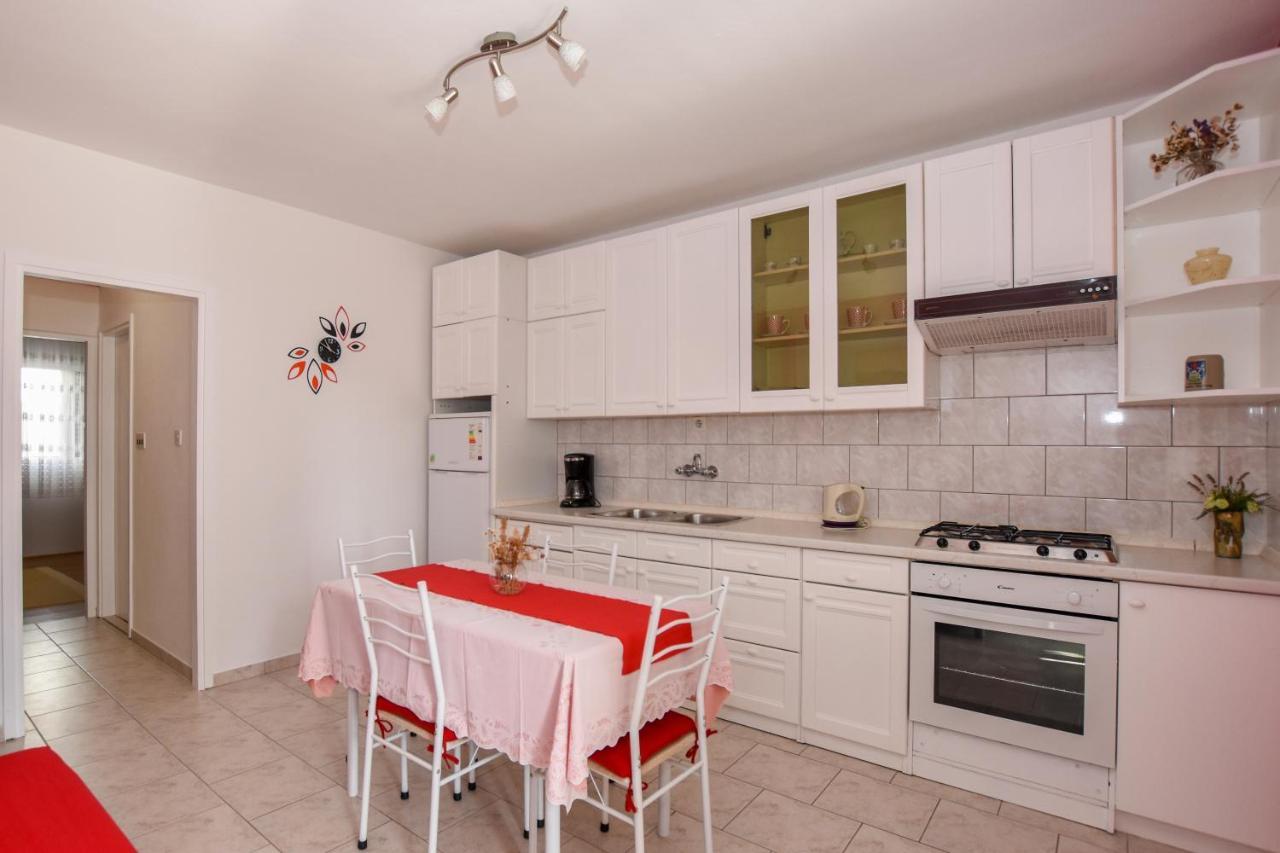 Apartmani Andreja Pag Town Bagian luar foto