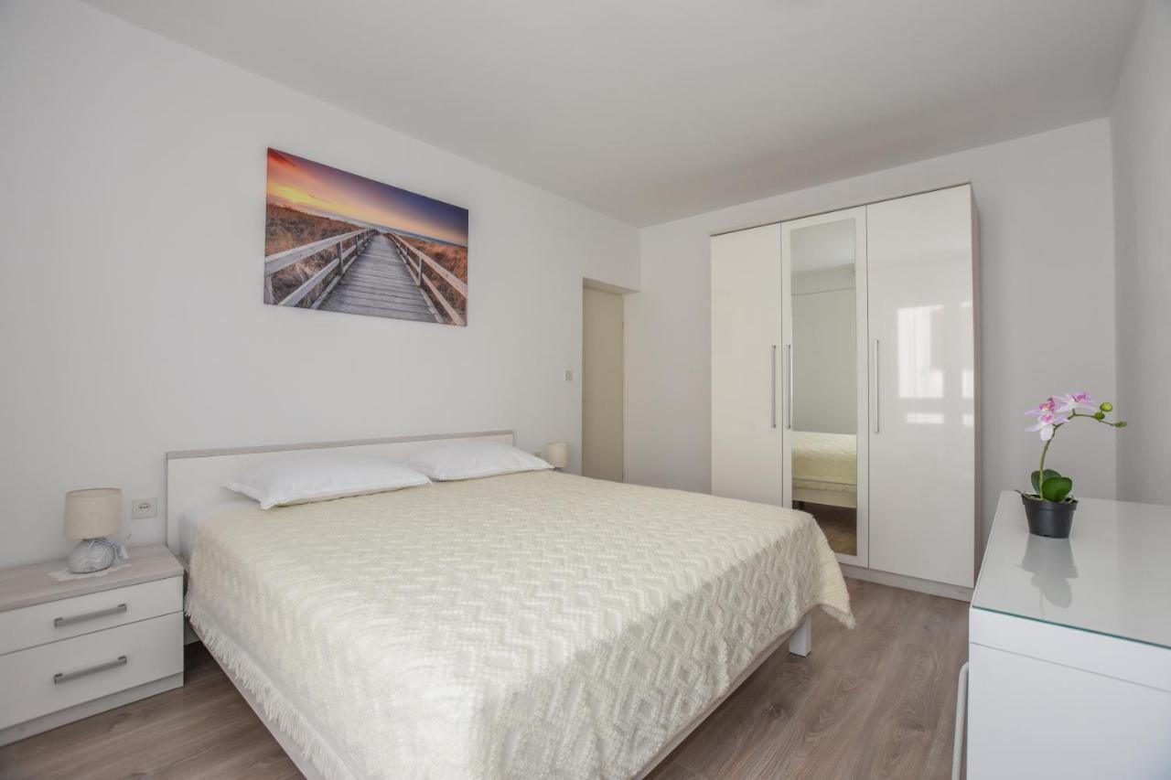 Apartmani Andreja Pag Town Bagian luar foto